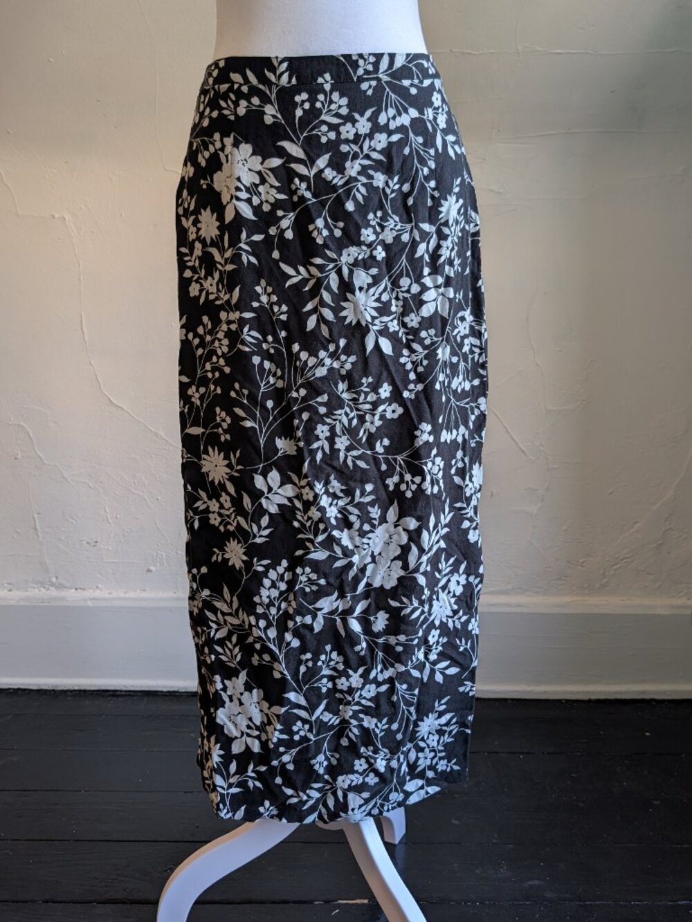 vintage kathie lee collection 90s black floral midi skirt (size 4)